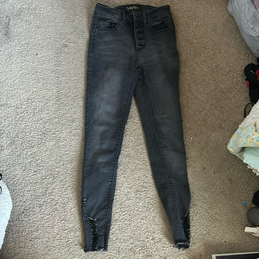 Black skinny jeans.